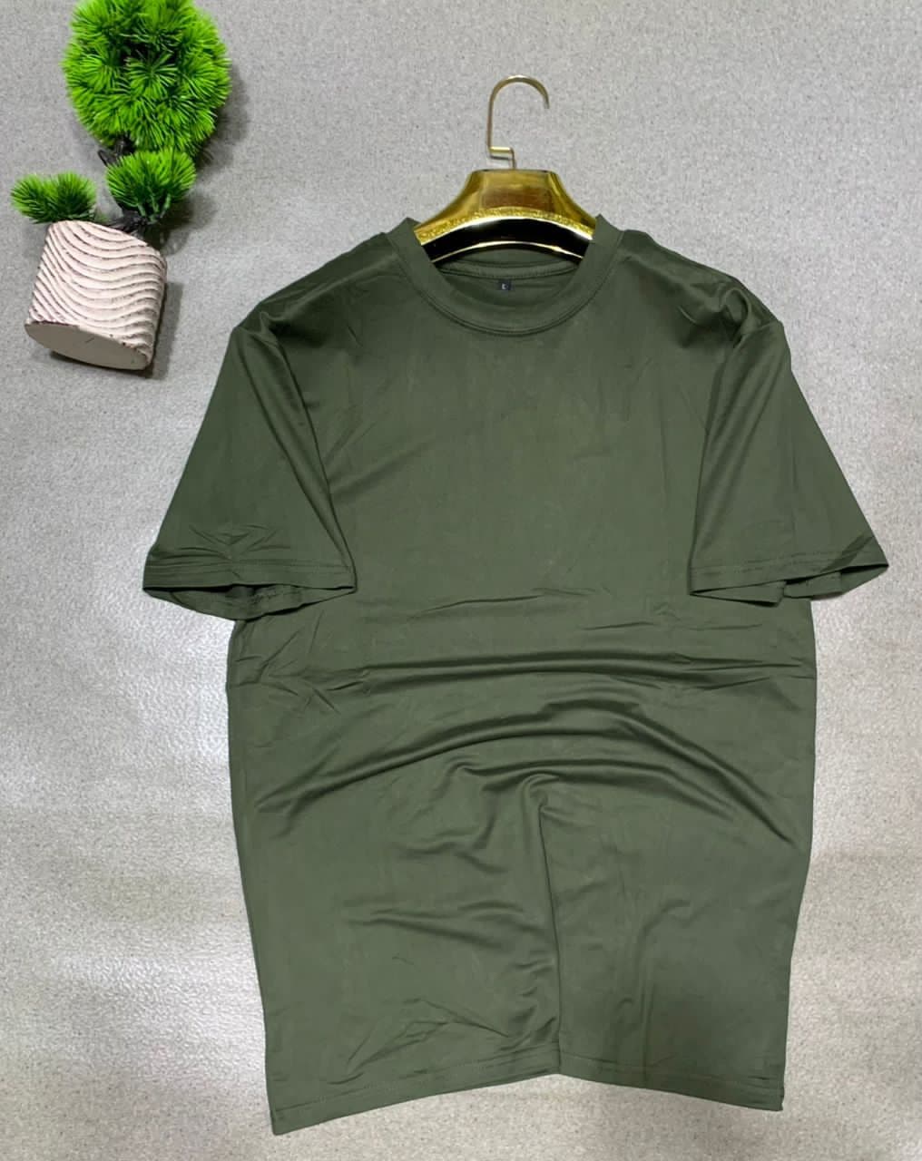 T-shirt uni vert kaki col rond
