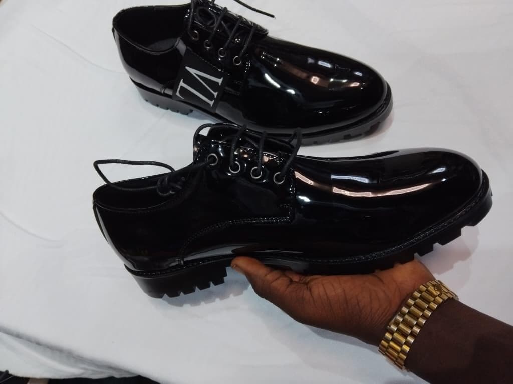 Derbies vernis noir avec semelle chunky